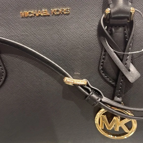 Michael Kors Sheila Medium Center Zip Satchel Crossbody BagNWT